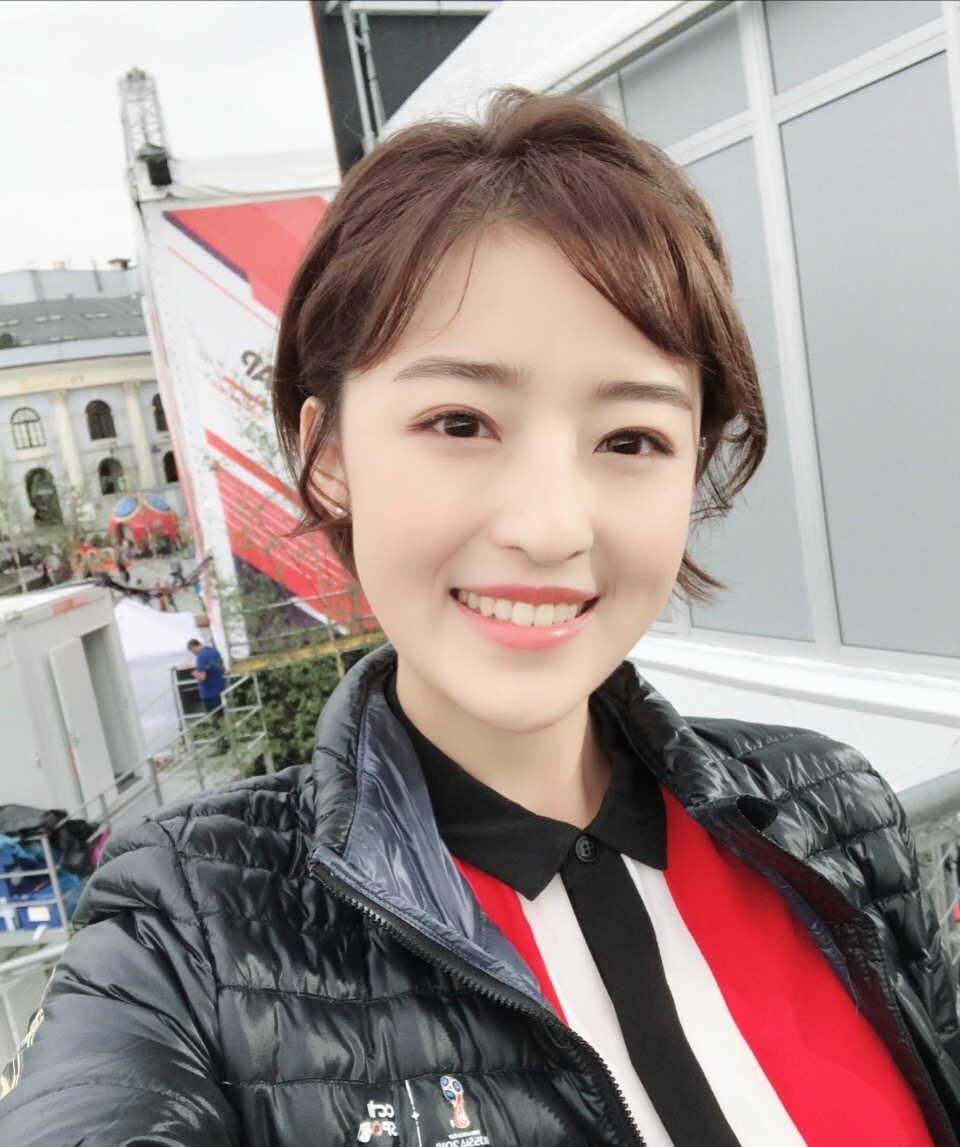 央视体育美女主持人杨茗茗太过精致的五官兼具美貌与幽默