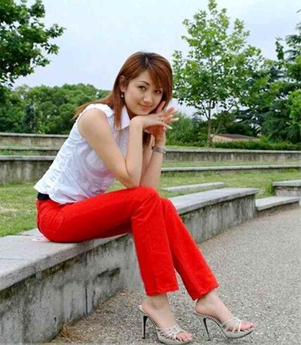 貌美智慧的她,是中国最有钱的女人,爱心爆棚捐款已超42亿元