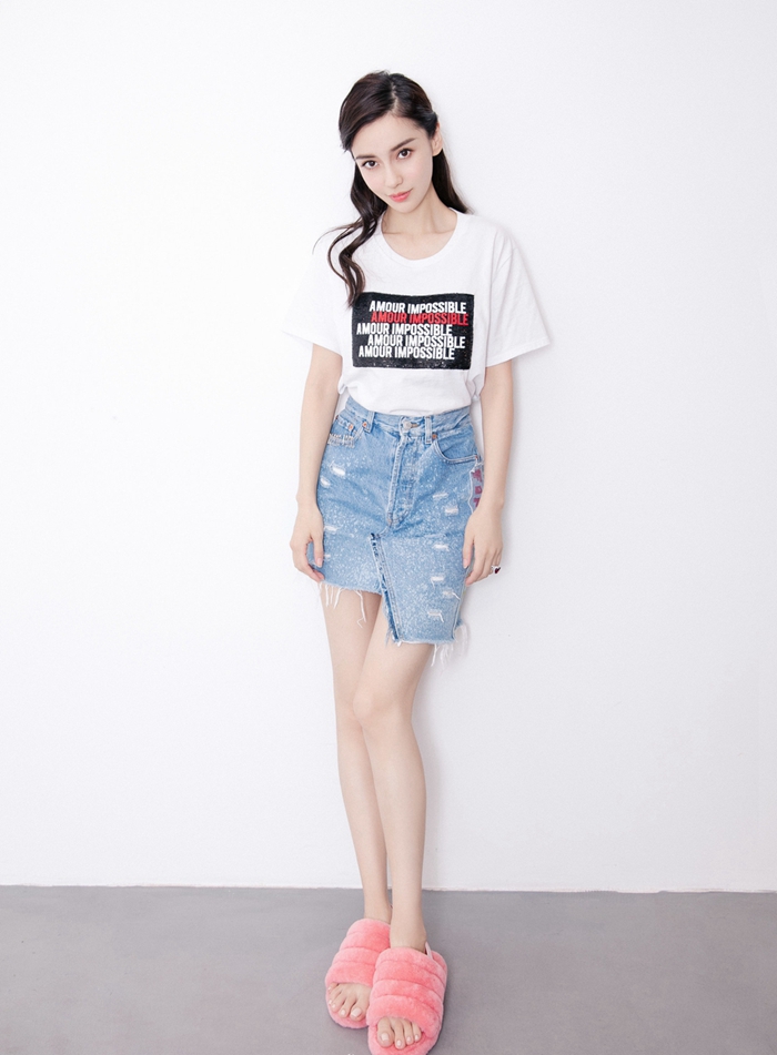 王鸥穿拖鞋现身机场却没想到撞上angelababy