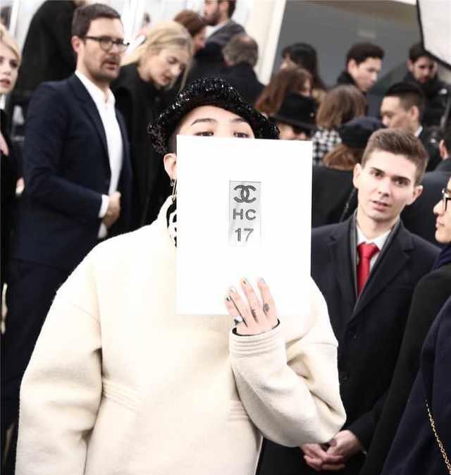 权志龙做美甲惊艳亮相,引领审美新时尚