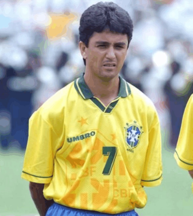 贝贝托,64年出生的巴西人,现在贝贝托已经退役了,但是,当年穿着7号