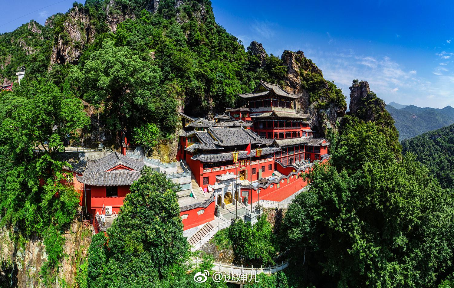 南雁荡山东西洞景区的晨曦与正午