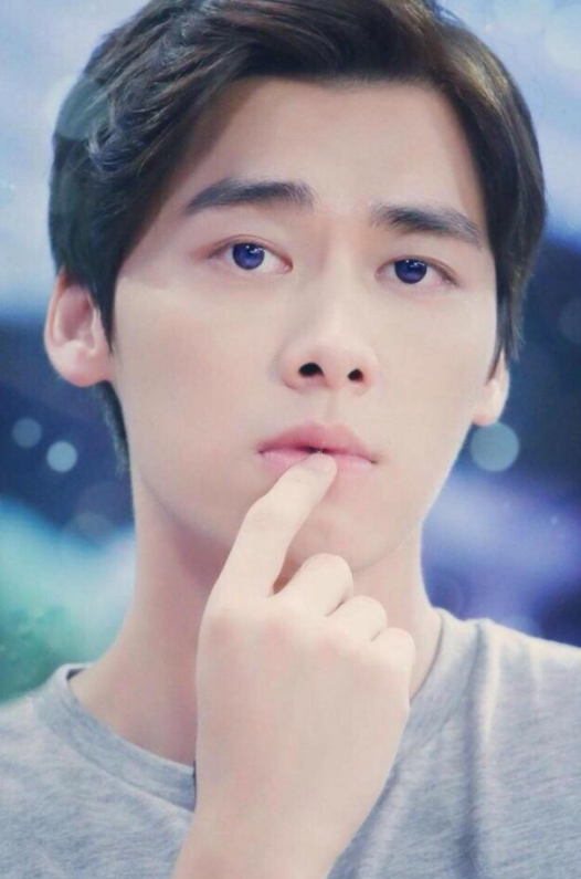 国民校草李易峰,在出名之前,有着这样不为人知的心酸!