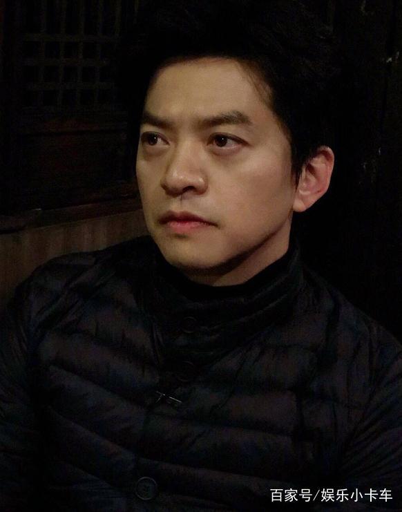 非常的火,并且李健也是非常的帅气,温文儒雅,尤其是素颜的李健也是