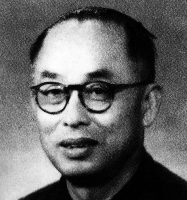 从来没有上过战场,更没有开枪打死过日本人,依然是国宝级的英雄