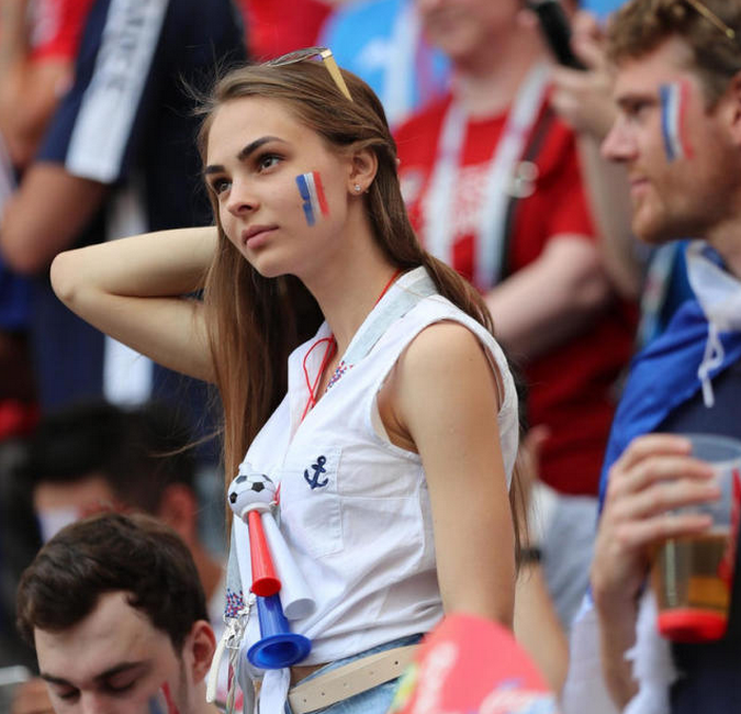 俄罗斯世界杯法国女球迷!俄罗斯世界杯法国女球迷!