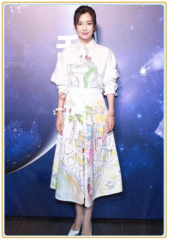 45岁撞衫37岁霍思燕都没输,网友:嫩炸了|霍思燕|李冰冰|涂鸦_新浪新闻