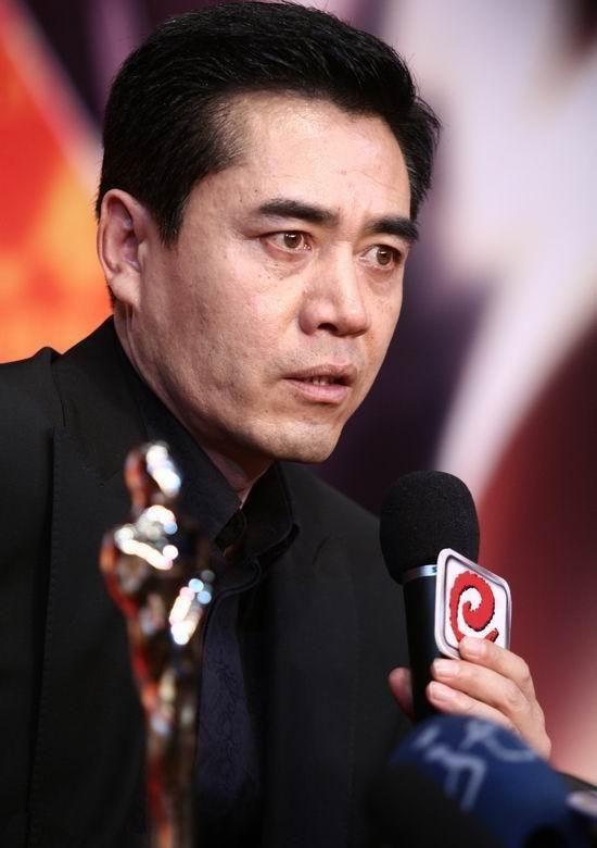 香港影视界老大有向华强,曾志伟等, 内地影视界大哥是谁呢?