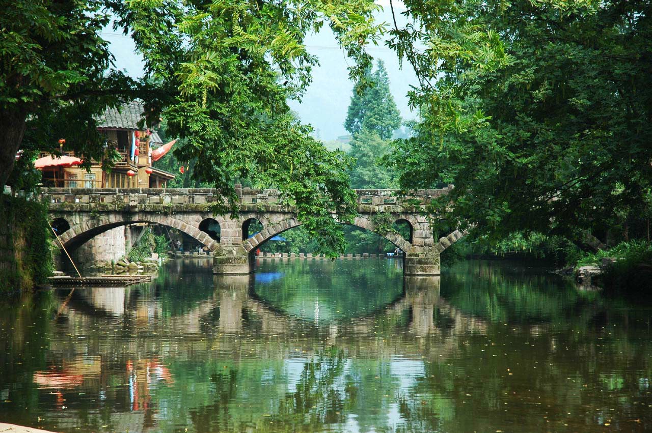 柳江古镇位于四川省眉山市洪雅县城西南35公里花溪河支流柳江两岸