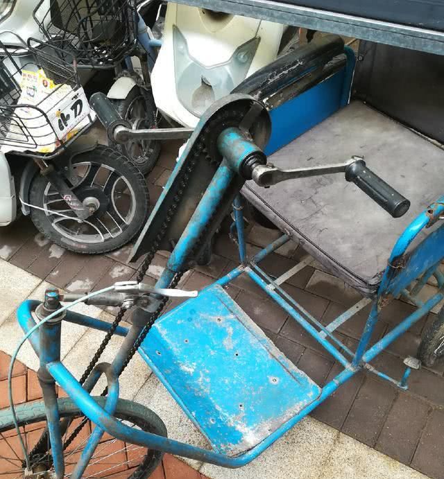 纯人力手动三轮车不用脚蹬最少有20年的历史