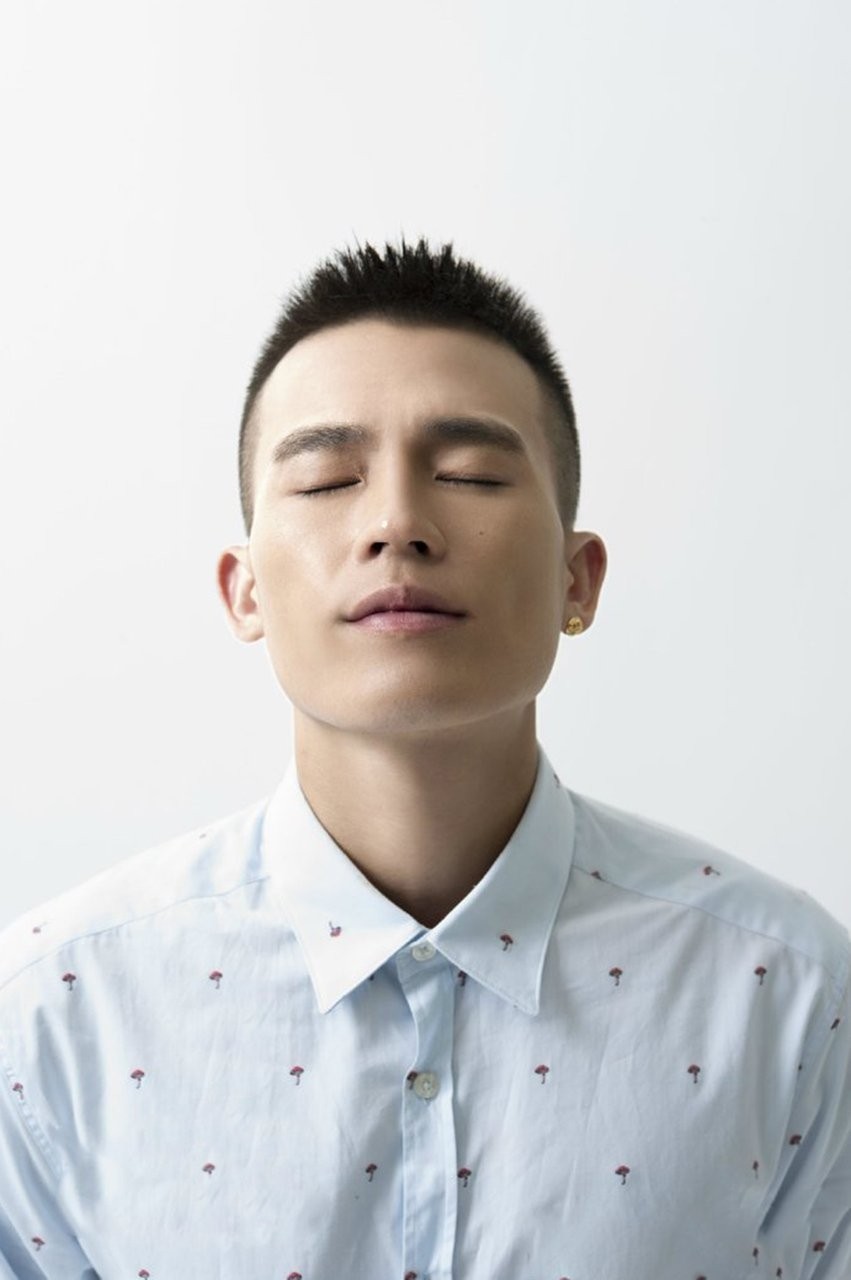 美图分享阳光男孩欧豪自拍图集雅痞范儿十足