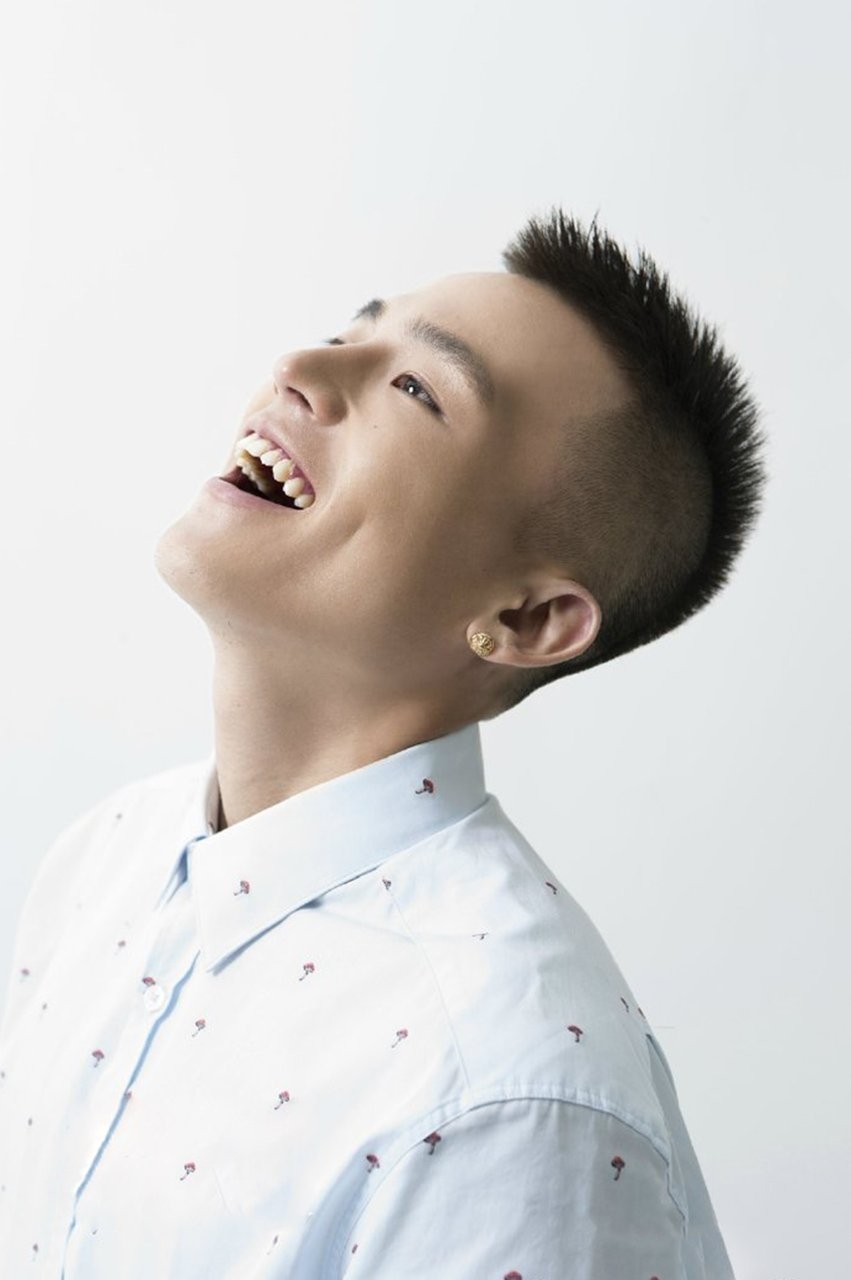 美图分享阳光男孩欧豪自拍图集雅痞范儿十足