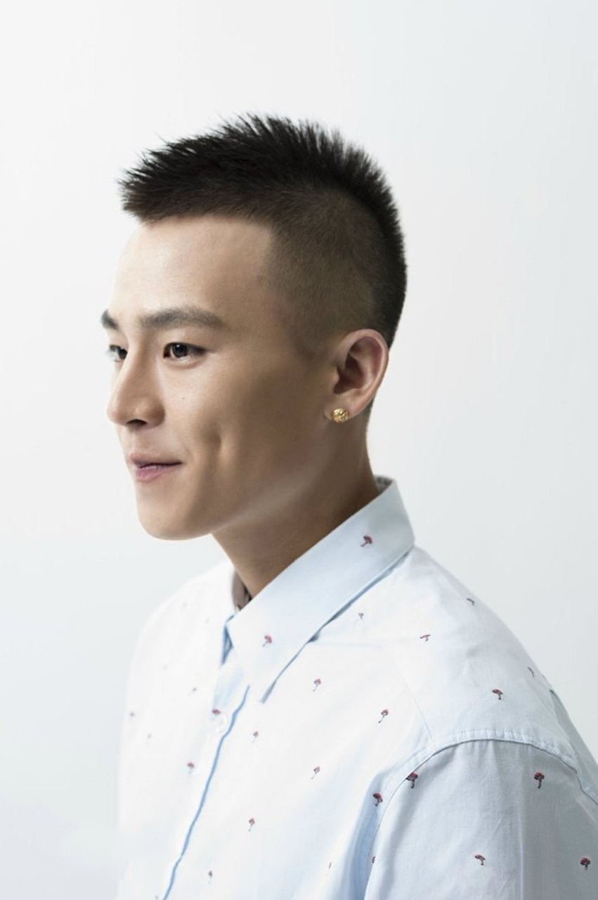 美图分享阳光男孩欧豪自拍图集雅痞范儿十足