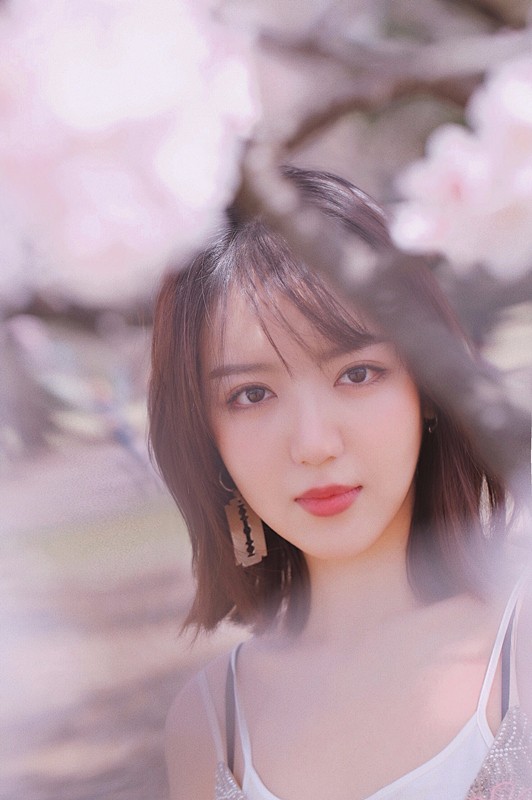 王思潺夏日写真曝光 网友:被她的皮肤圈粉