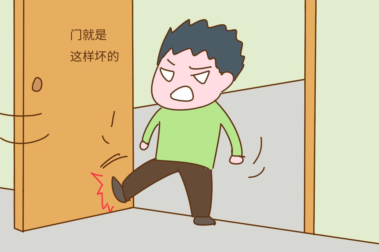 发脾气摔东西孩子小的时候并没有什么价值观,他可不知道哪个贵哪个