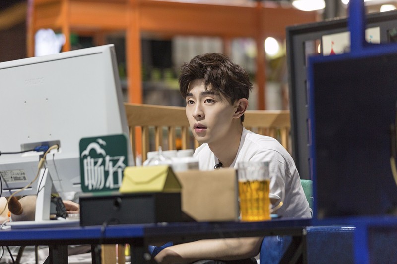 邓伦《我是大侦探》胆儿大升级 自制恶作剧吓