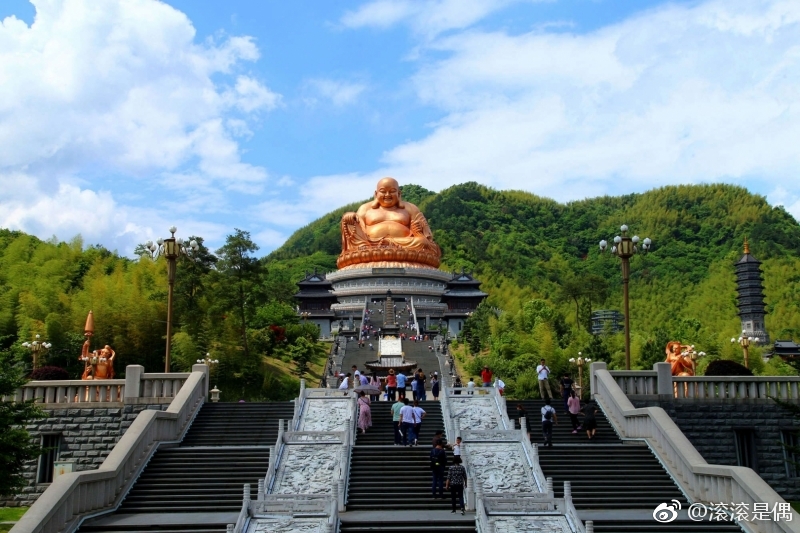 中国佛教五大名山之一的弥勒道场位于宁波溪口镇雪窦山