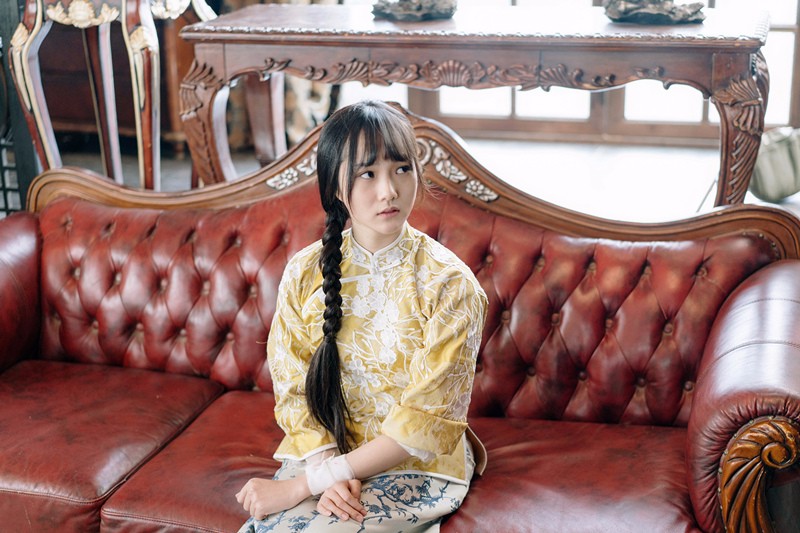 《降龙之白露为霜》剧照曝光 李彦漫麻花辫软萌