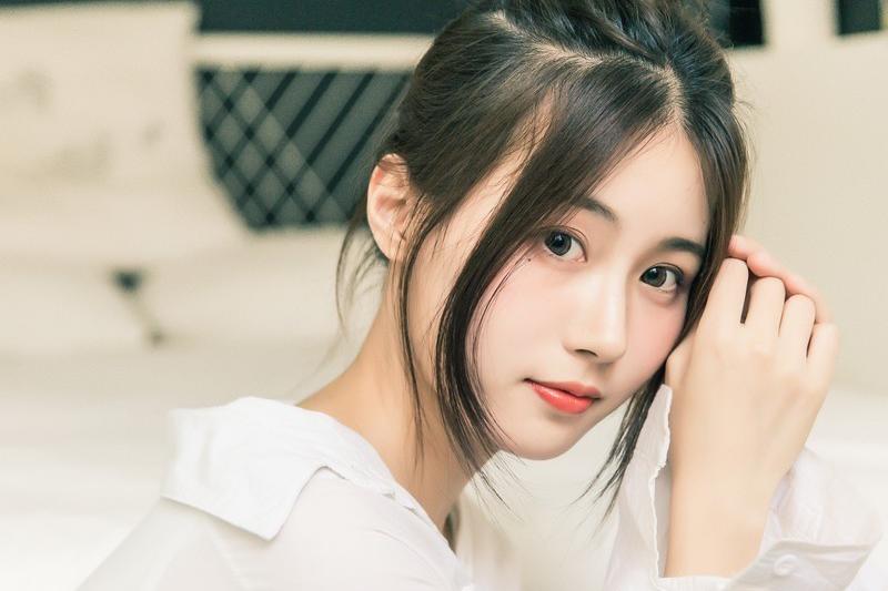 美女摄影图集:清纯白皙邻家女孩,日常生活自拍照