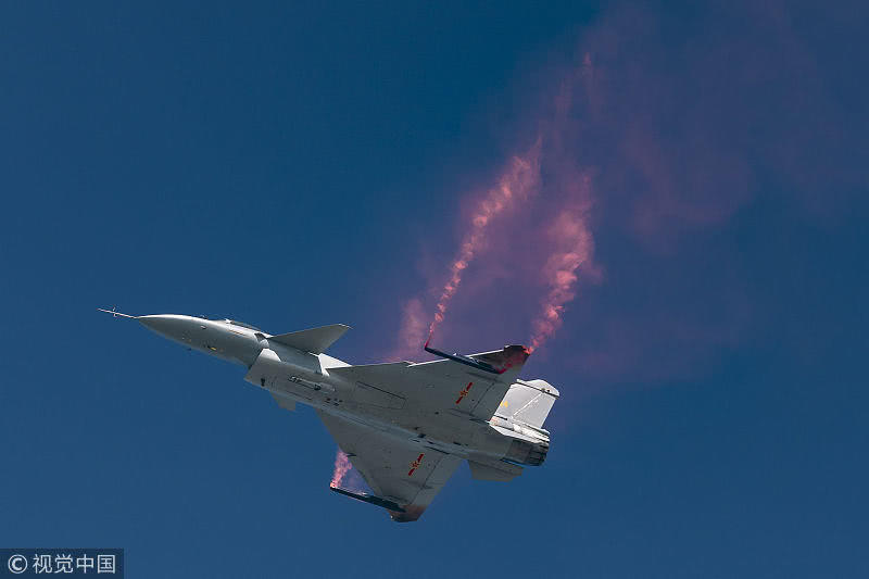 打破苏27家族对眼镜蛇机动的垄断,矢量歼10珠海航展做到了!