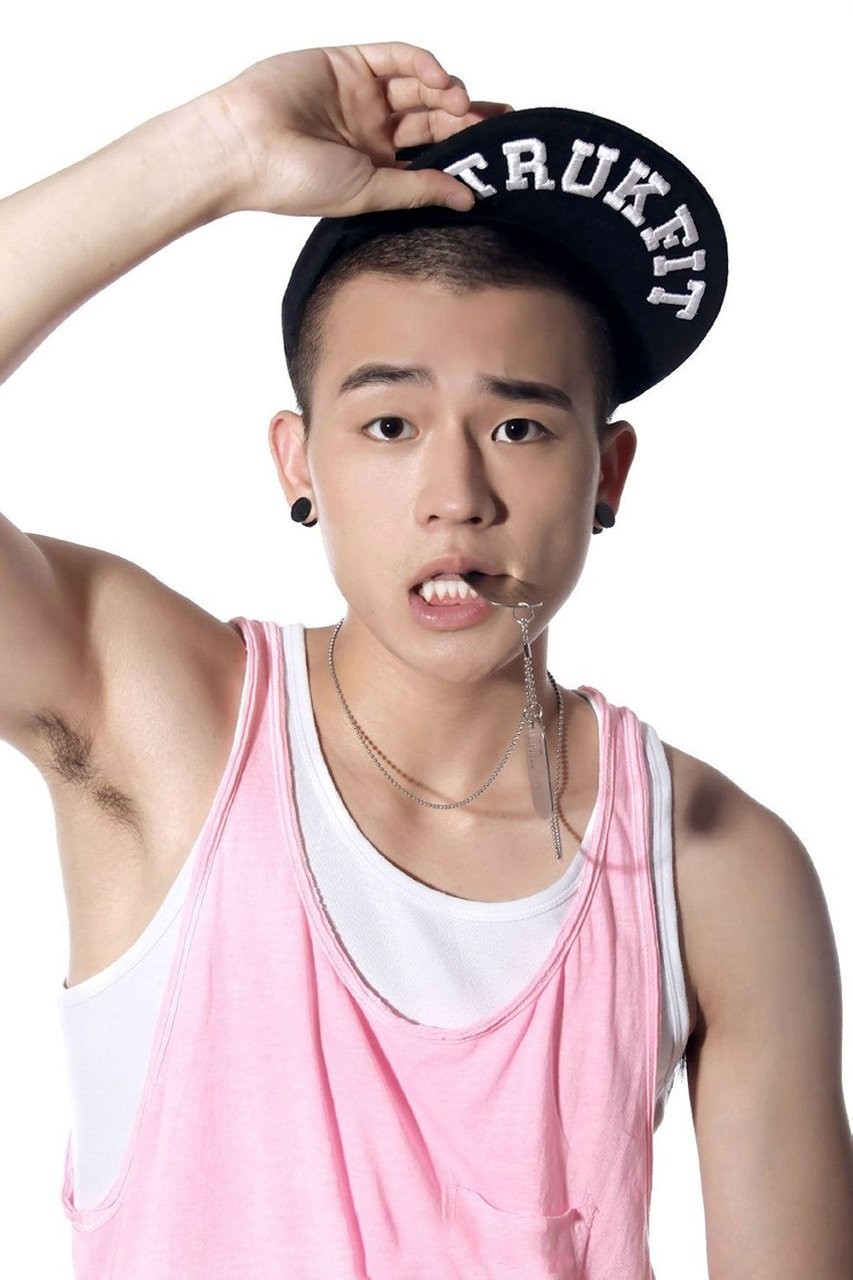 美图分享阳光男孩欧豪自拍图集雅痞范儿十足