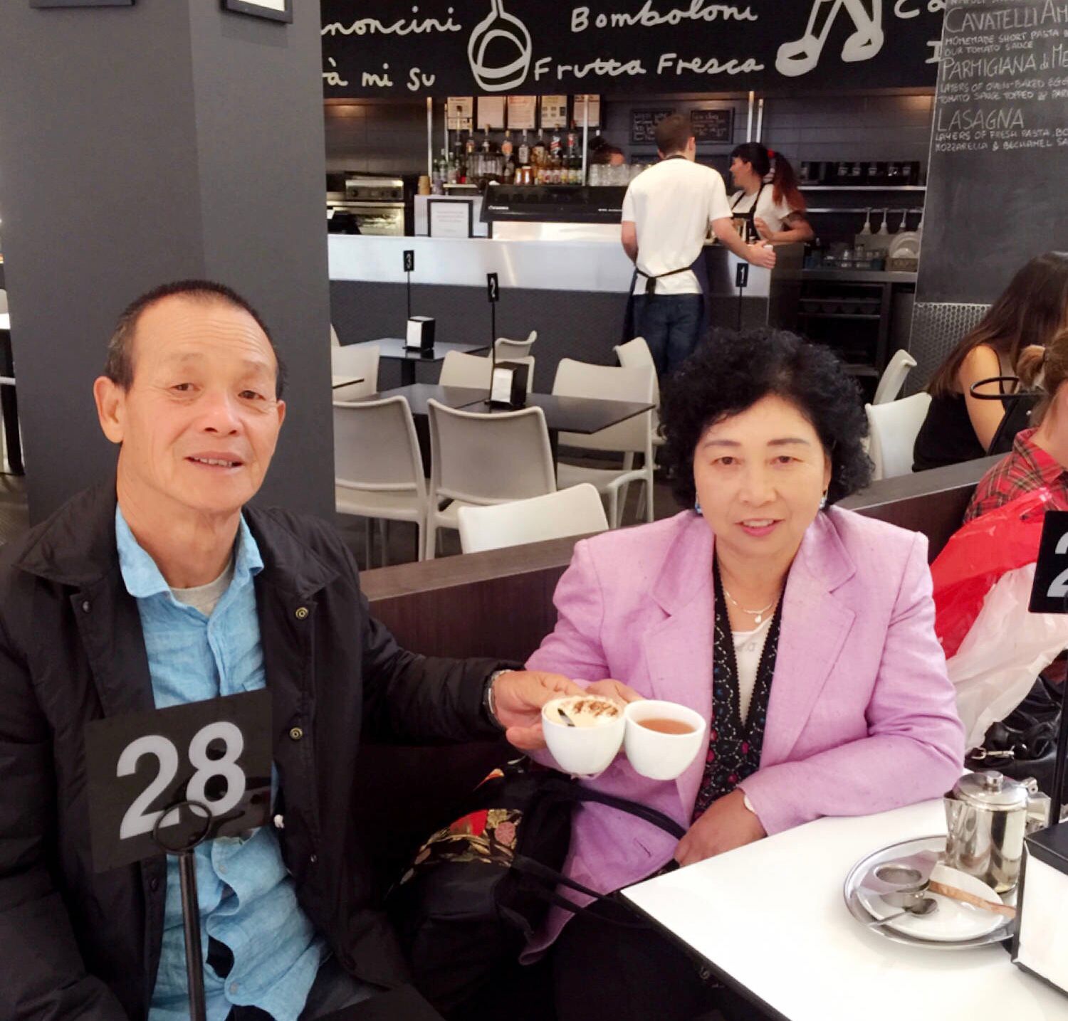 柳岩宣布父亲离世，曾做运货工养活一家人，晚年因为女儿一身名牌