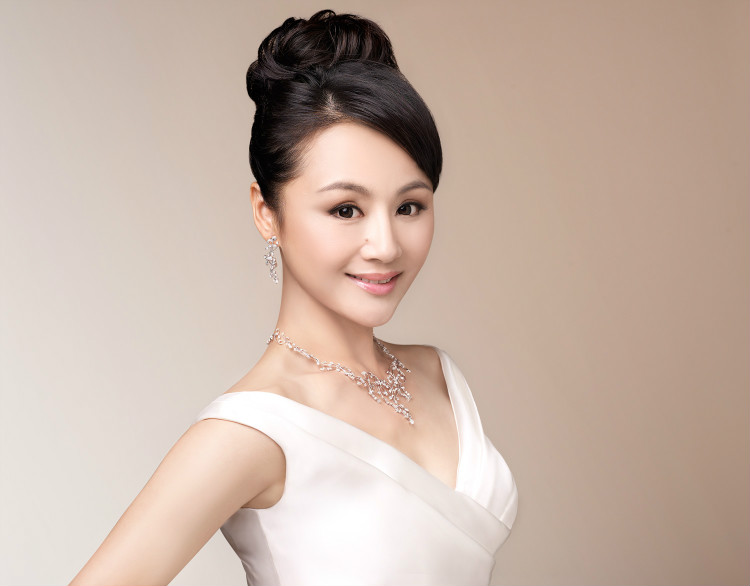 曹颖近照竟与赵本山小姨子神撞脸