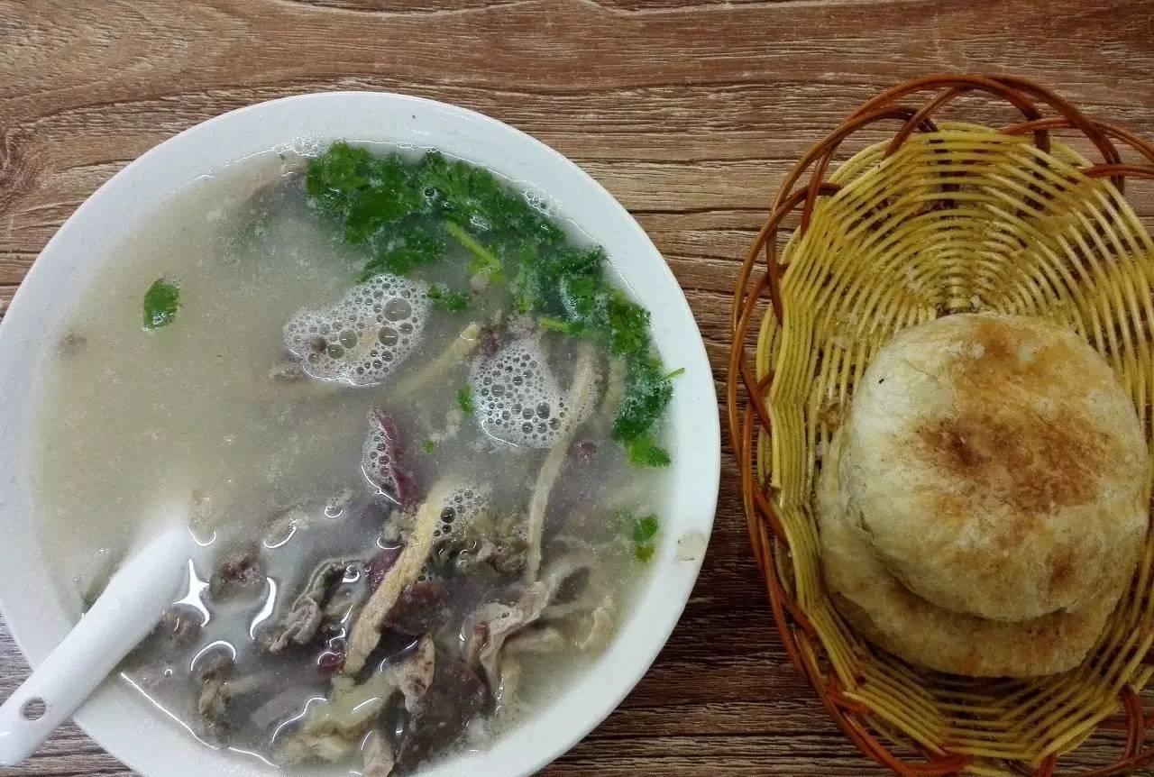 羊汤去秋寒强壮筋骨, 羊杂汤这样熬制, 不膻不骚口感更鲜美