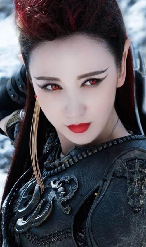 古装女星"眼睛变色"瞬间, 赵丽颖范冰冰霸气, 巩俐吓人!