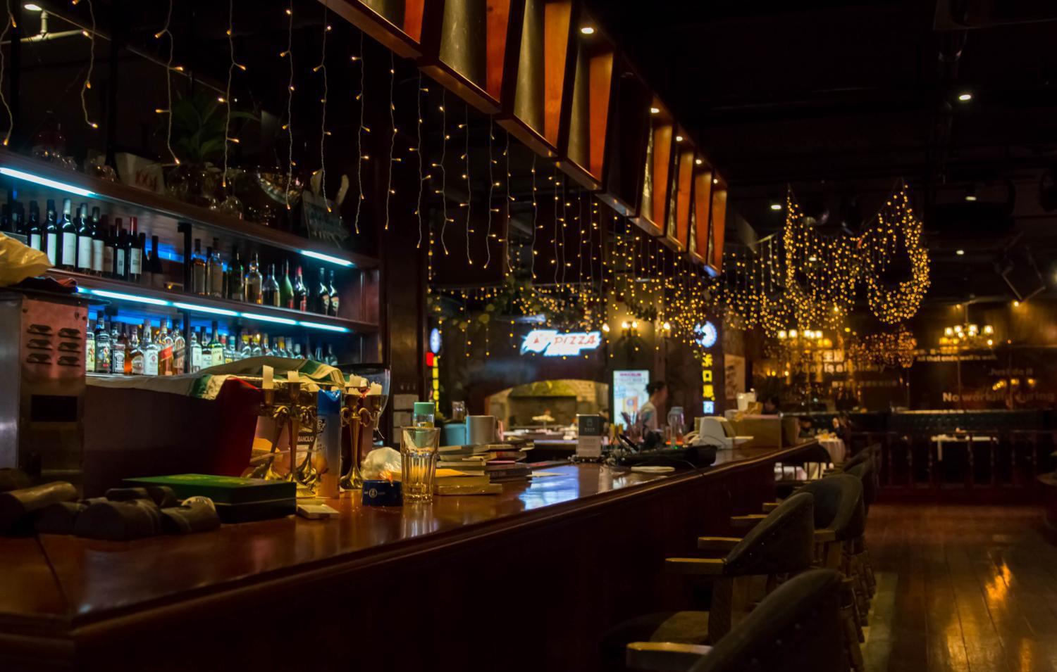 酒吧让你回味无群的地方, 但我却爱上了这家酒吧做的牛排