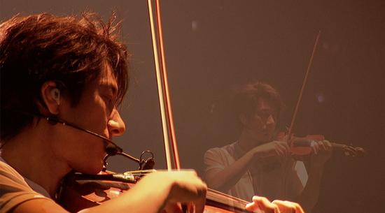 王力宏今晚北京首站开唱 翡翠龙钢琴震撼登场