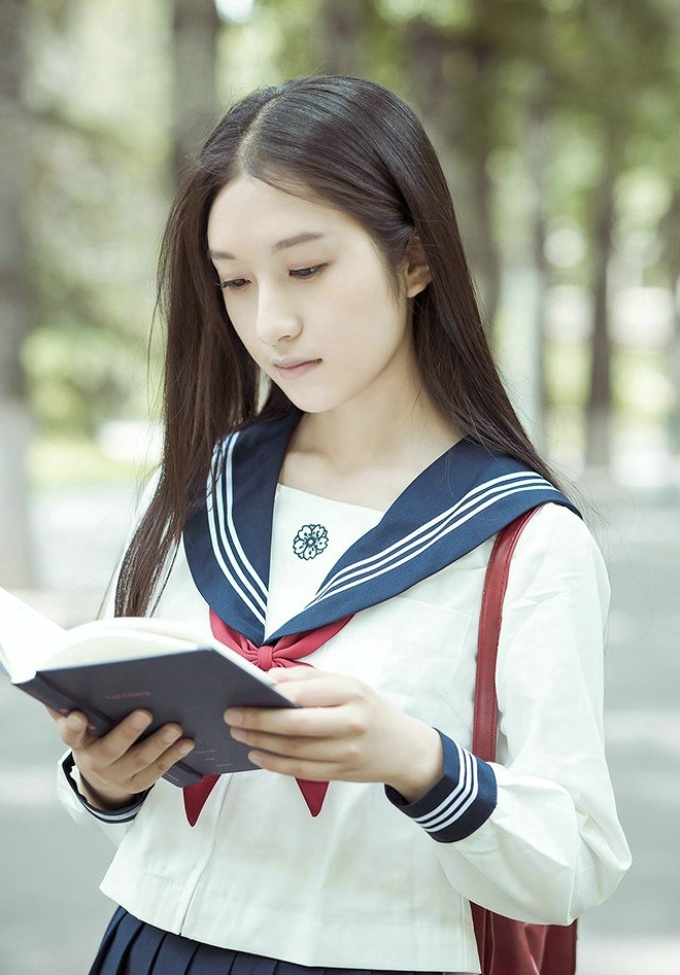 清纯气质校园的素颜美女学生写真