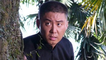 是我们蒙古族的演员,他的父亲是内蒙古电影制片厂导演孙天相,母亲是
