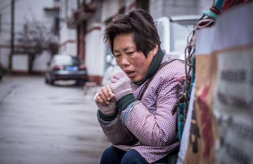为患病养子寻找亲生父母，一位买菜养母充满坎坷的寻亲之路|曹德鲜|养子|曹德_新浪新闻