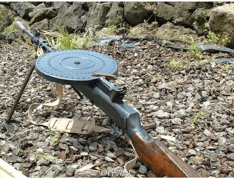 1938年,苏联两次售华当时世界最先进dp-28转盘轻机枪,共2600挺|黄牛