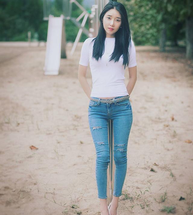 女孩子穿牛仔裤,"紧"是一种态度,时尚