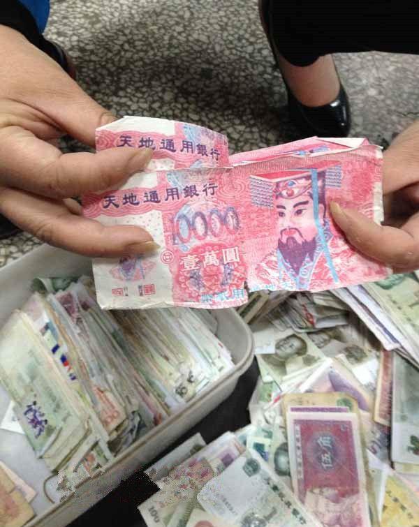 世界上最倒霉的公司, 每天都收天大量假币, 残币和冥币