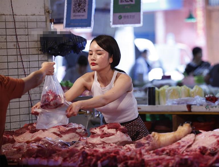 猪肉西施被疯传成网红却仍是单身网友是因为那双手吧