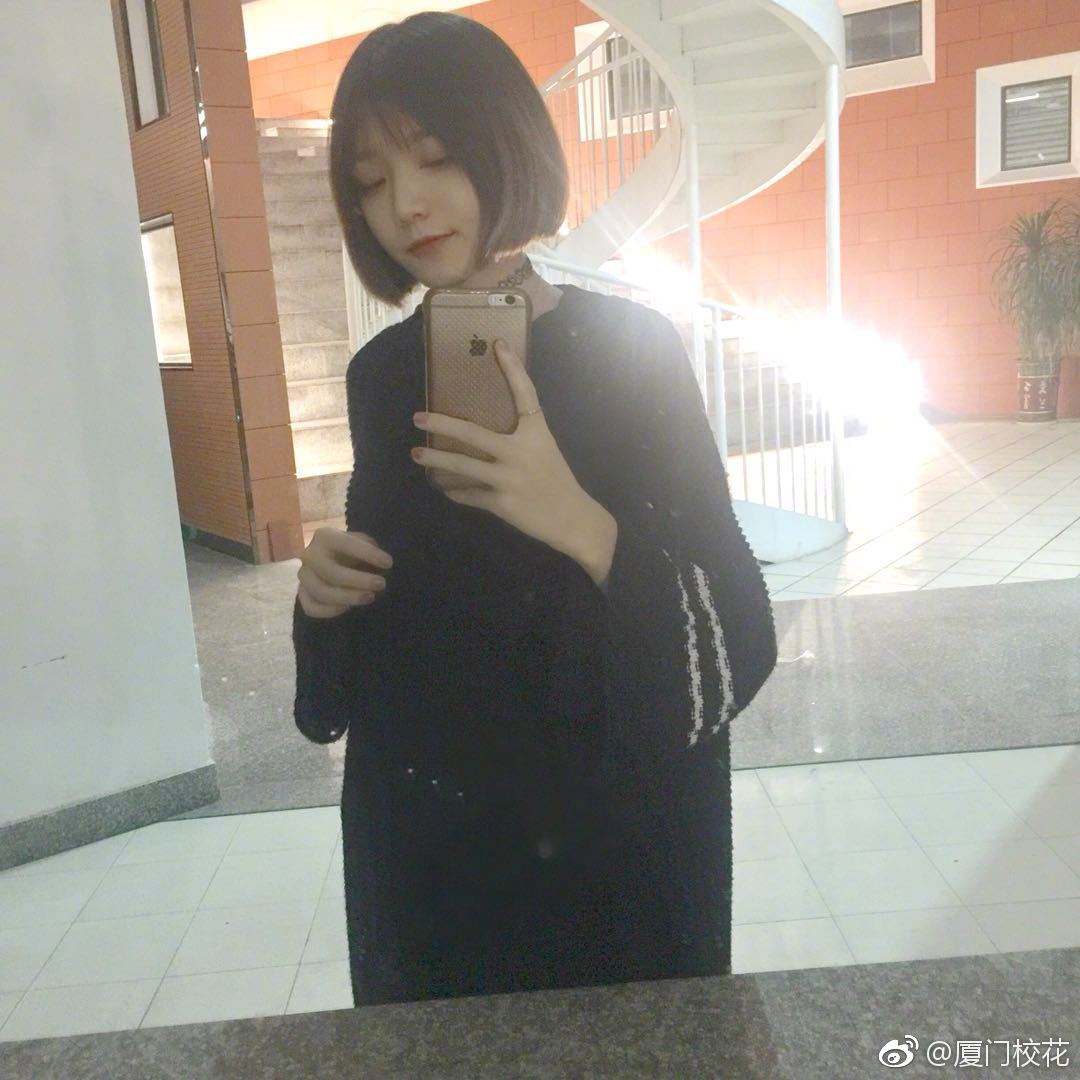 她叫黄佳钰,97年,就读于华侨大学厦门校区,白羊座