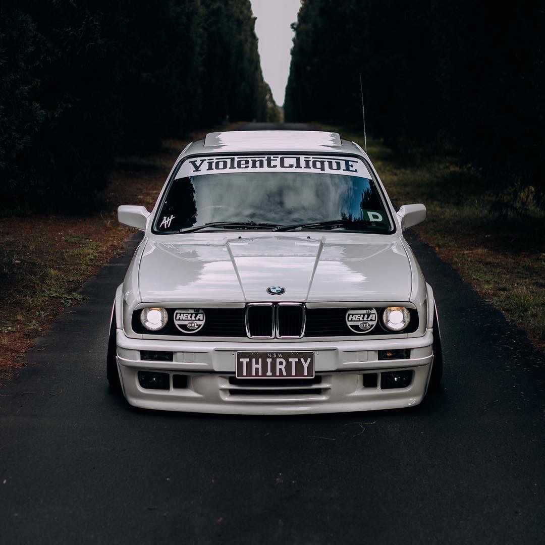 当宝马e30的经典四圆灯被换走,你认为是毁车还是将经典升华?