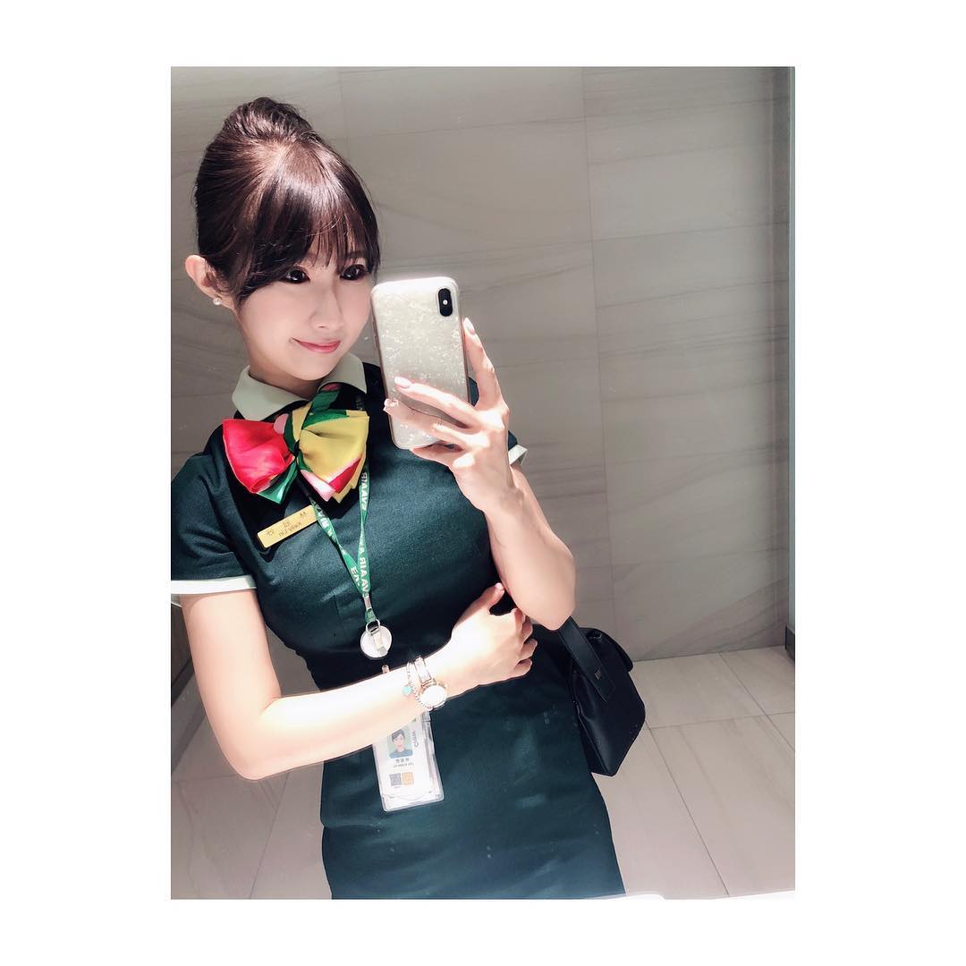 空姐娜娜工作照自拍
