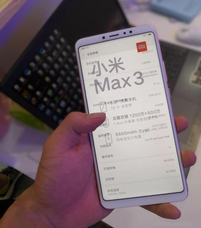 从上图可以看出,小米max 3的屏幕有多大了.