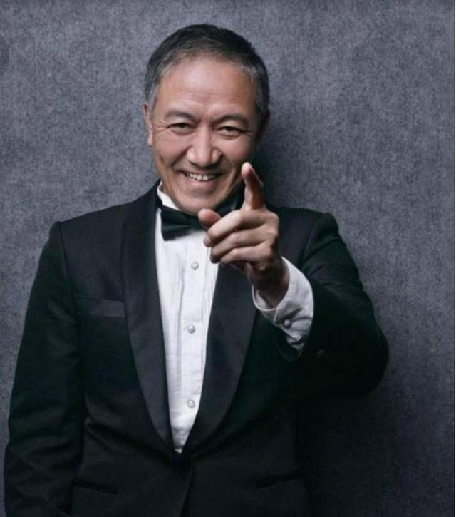 60岁李幼斌近照,满头白发无戏可拍惹人怜,网友:永远的军魂!
