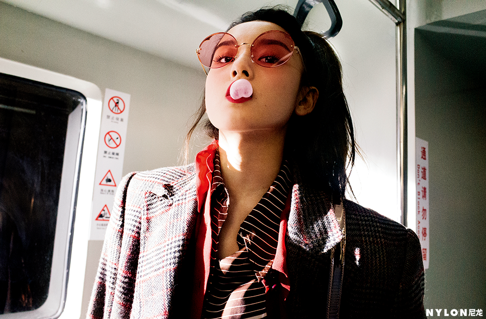 宋祖儿曝光封面大片 暗黑少女风个性十足