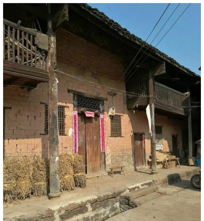 农村的这些老房子以前钱人家才能住得起
