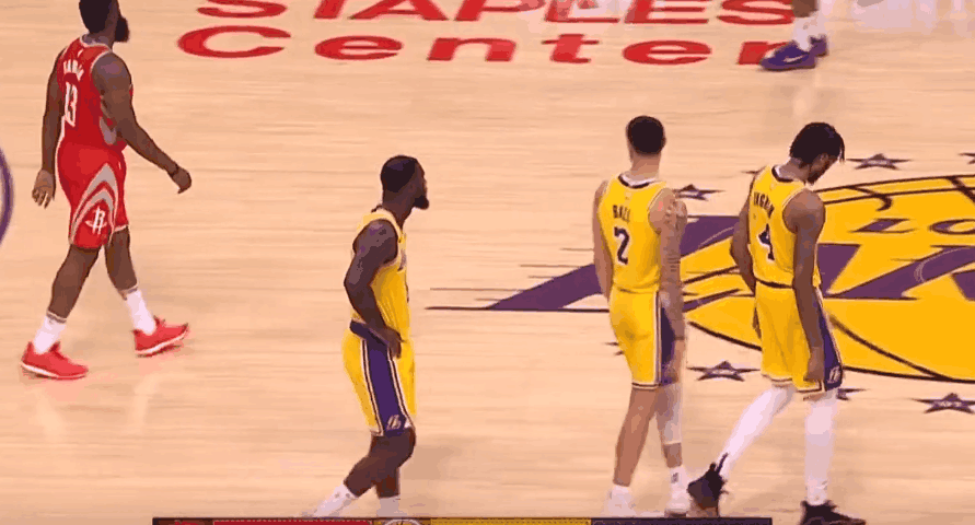 保罗朗多互殴, 双方都在平息冲突, 唯独他冲上去朝着保罗一记重拳