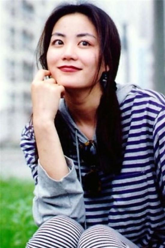 谢霆锋点评歌手唱王菲的歌很难网友满屏的狗粮味道