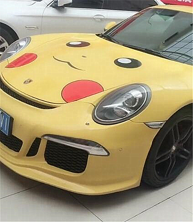 浙江偶遇一辆187万保时捷看到车头那一刻没想到是皮卡丘