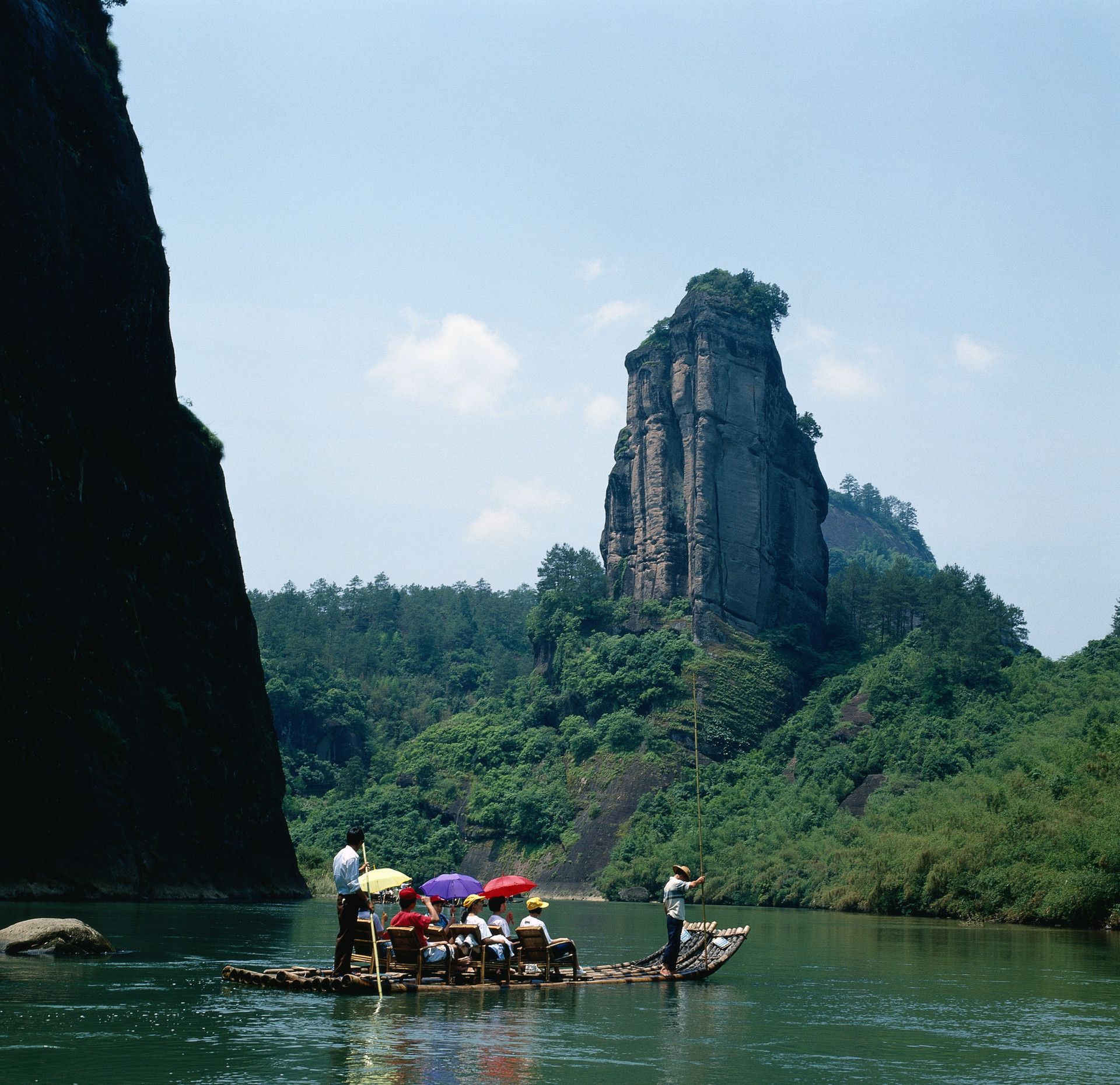 福建是全国最"绿"的省份之一,许多山也成了知名旅游景点,其中名气最大