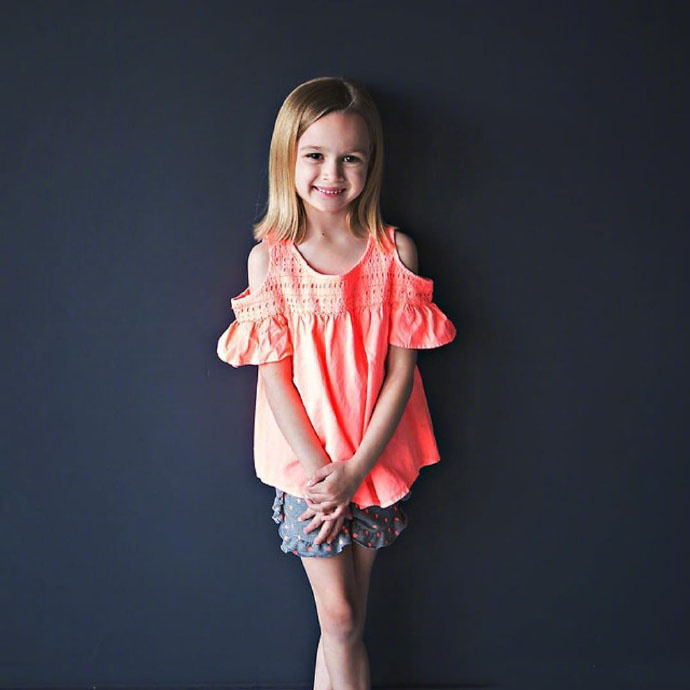 因为一个小龅牙的表情包红遍全球的巴西小女孩chloe